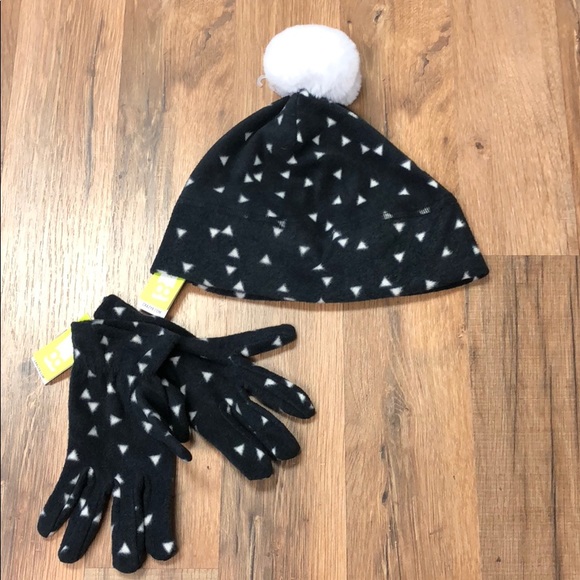 girls black hat and gloves